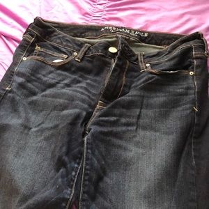 LIKE NEW AE Jeans!!